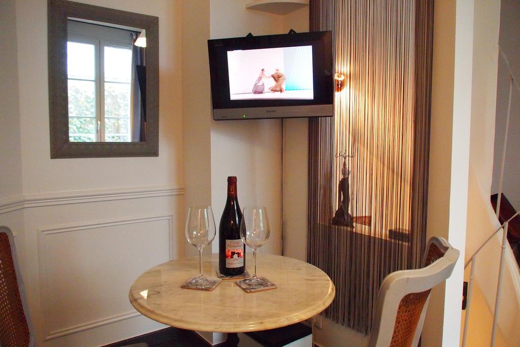 Appartamento Petit Paris - Oasis In Marais Esterno foto